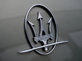 C? ?   ""?   - Maserati Quattroporte!